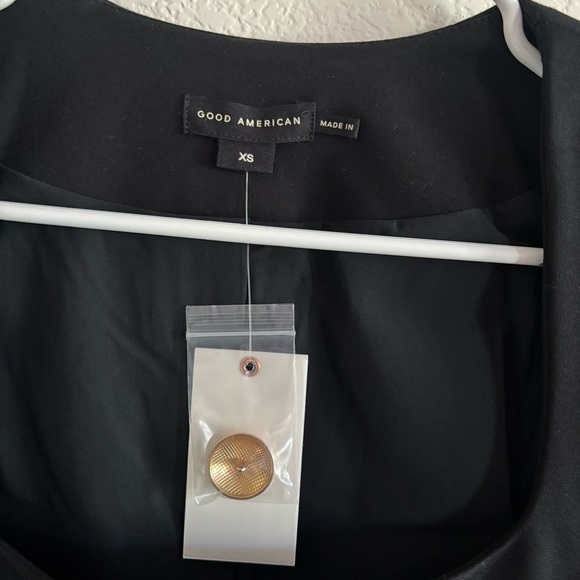 Good American - Soft Stretch Ponte Sculpted Blazer - Picture 4 of 5